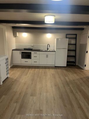 35 Lilywood Road #B1 - Photo 1