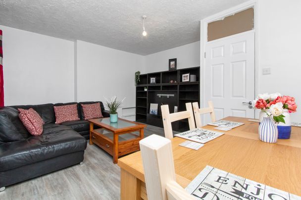Amazing proeprty in zone 1 with living room - Photo 1