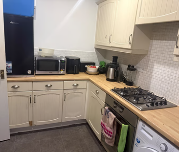 1 bedroom in a house share to rent - Photo 1