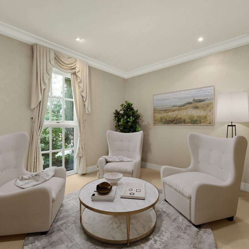 A grand mansion house in a prestigious private road location a short drive from both Esher and Cobham, ideally located for the ACS International School. - Photo 1