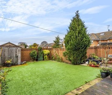 4 bedroom end of terrace house to rent - Photo 2