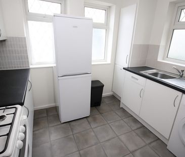 Two Bedroom First-Floor Maisonette Walking Distance to Northolt Sta... - Photo 4