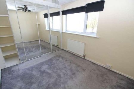 Holland Way, Newport Pagnell, Buckinghamshire, MK16 - Photo 4