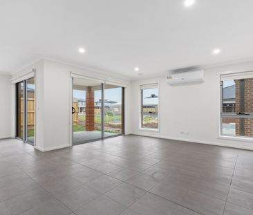 10 Golden Banksia Drive, Officer VIC 3809 - House For Rent | Domain - Photo 2