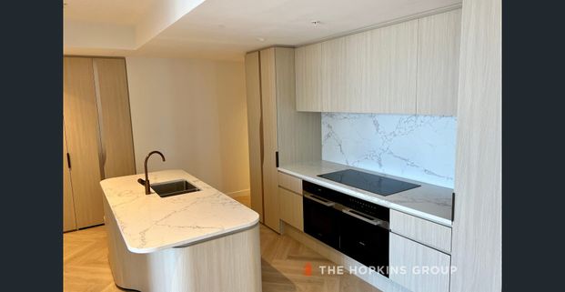 NEAR NEW 2 BEDROOM LUXURY APARTMENT WITH CAR PARK - Photo 1