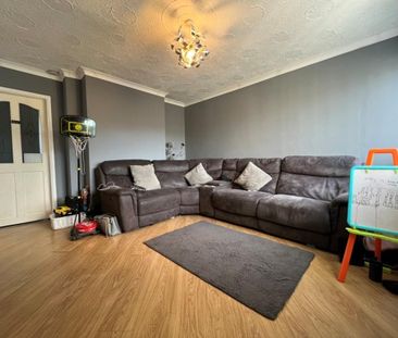 4 bedroom semi-detached house to rent - Photo 1