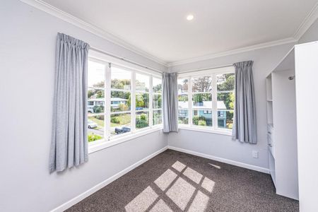 Three-bedroom St Johns Hill home - Photo 5
