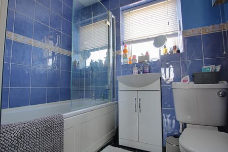 3 bedroom semi-detached house to rent - Photo 5
