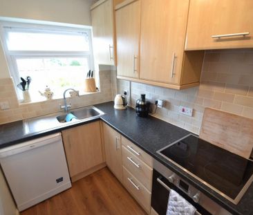 3 bedroom semi-detached house to rent - Photo 6