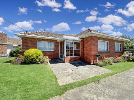 39 Hawthorn Grove, Wendouree - Photo 3