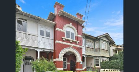 Charming Studio Apartment, A Short Stroll To The Water's Edge - Photo 5