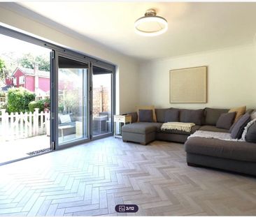 Semi-detached House to rent - Worcester Close, Greenhithe, DA9 - Photo 4
