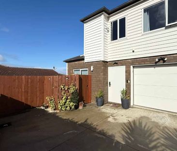 Modern Family Living in Prime Clendon Park Location - Photo 4