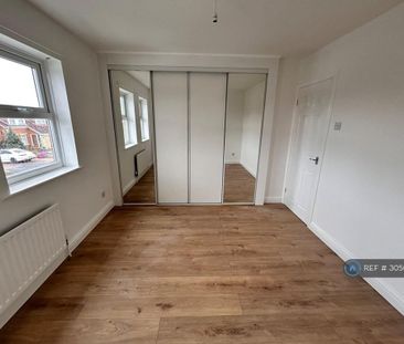 2 bedroom semi-detached house to rent - Photo 6
