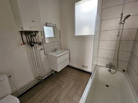 Location Appartement 1 pièce 50m² LE CREUSOT 71200 - Photo 3