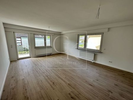 Modernisierte großzügige 4-Zimmer-Wohnung mit Balkon & Gäste-WC - Photo 2