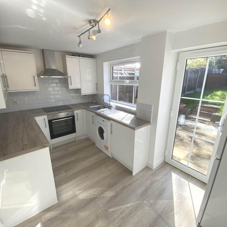 2 bedroom terraced house to rent - Photo 1