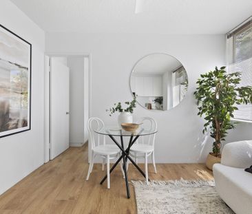 Bright, Well-Located Apartment at the Elizabeth Bay ‘Loop’ - Photo 3