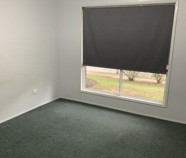 DELIGHTFUL LOWSET FAMILY HOME IN ALEXANDRA HILLS - RENT TO INCREASE... - Photo 1