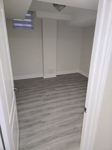 For Lease - 23 Elverton Crescent Unit# Basement Apartment, Brampton, Ontario - Photo 2