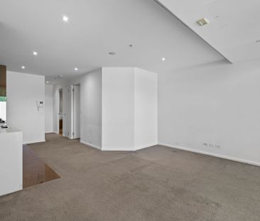 Apartment in Southbank Location! (2 balconies and WFH area) - Photo 2