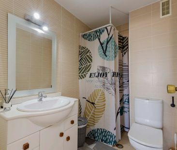 Bright single room on Serpis Street - Photo 3