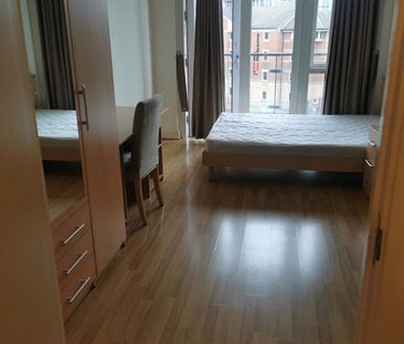 2 Bed Flat, Bath Row, B15 - Photo 2