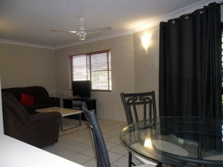 Unit Close to City Centre - Furnished (Break Leasse) - Photo 5