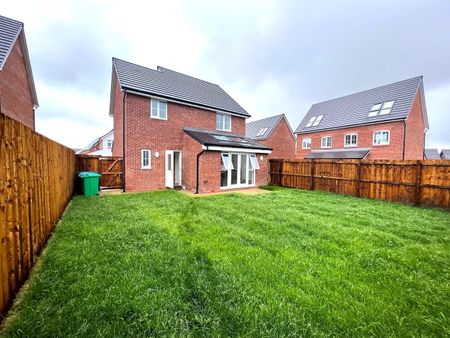 3 Bed Detached House, Greyhound Avenue, M18 - Photo 2