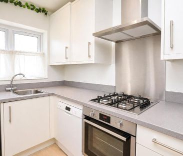 2 bedroom semi-detached house to rent - Photo 6