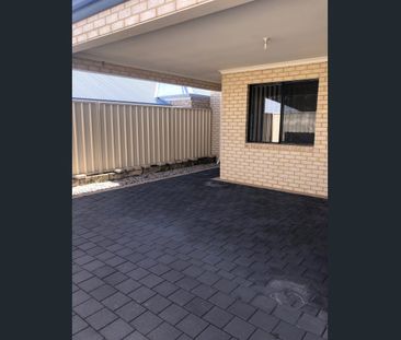 428 B Hamilton Road, Lake Coogee, WA 6166 - Photo 6