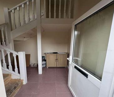 Arras Close, Trowbridge, Wiltshire, BA14 - Photo 2