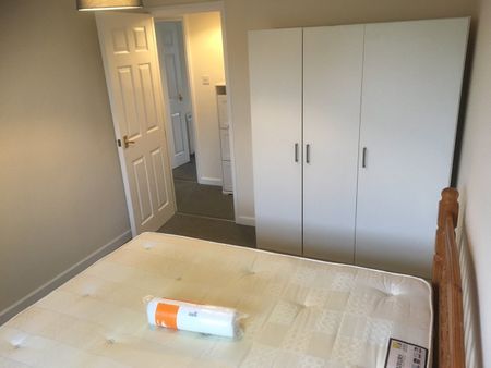 2 Bed Flat, Southampton, SO16 - Photo 4