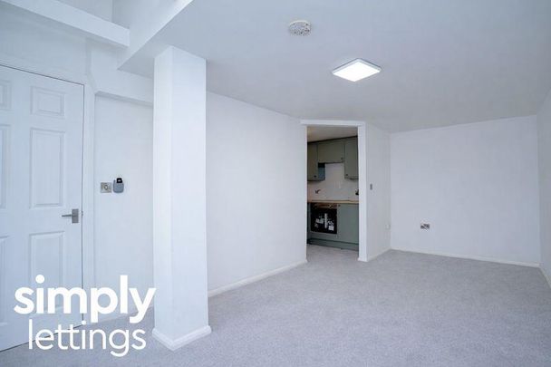 Studio to rent - Photo 1