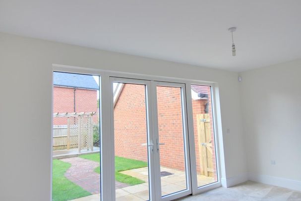 4 bedroom detached house to rent - Photo 1