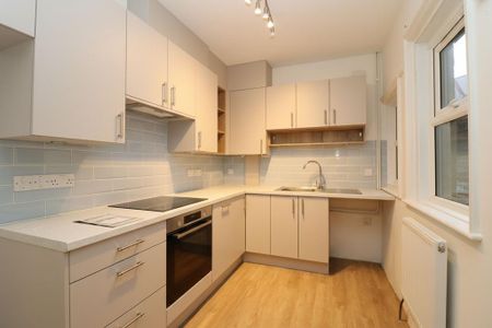 2 bedroom terraced house to rent - Photo 4