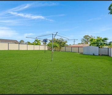 Family Home &plus; Opposite to Brownsplains State School&excl; - Photo 2