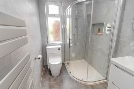 2 Bedroom Flat - Ground Floor - Photo 4