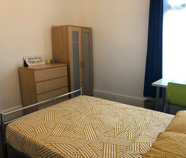 7 Bed Semi-Detached House, Lenton Boulevard, NG7 - Photo 2