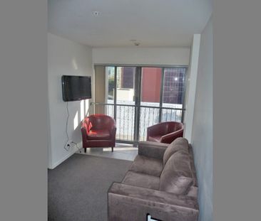 Large bedroom in 4 bedroom shared apartment. - Photo 6