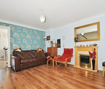 3 bedroom end of terrace house to rent - Photo 2