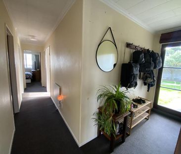 Strathearn Family home - Photo 3
