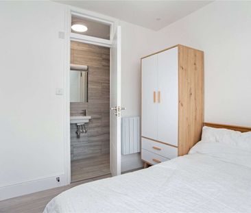 A modern two bedroom apartment. - Photo 3