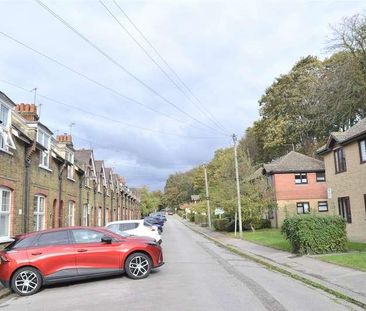 Station Approach, Coulsdon North, Coulsdon, CR5 - Photo 2