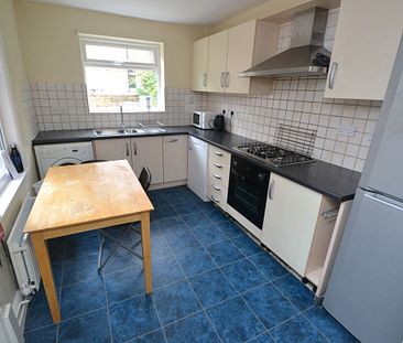 24 Dunlop Avenue, NG7 2BW, NOTTINGHAM - Photo 3