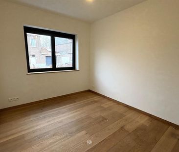 3-slaapkamer appartement met ruim terras en tuin in centrum Ouwegem! - Photo 2