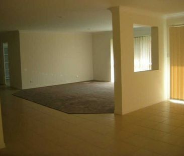 Central Family Home in Upper Coomera - Photo 2