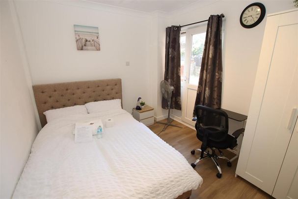 1 bedroom in a house share to rent - Photo 1