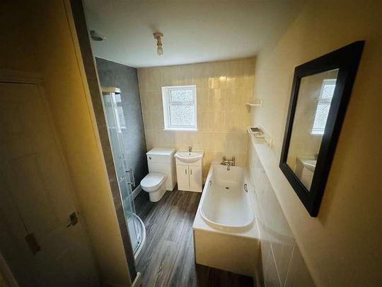 Bucks Hill, Chapel End, CV10 - Photo 1