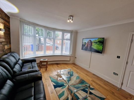 4 bedroom semi-detached house to rent - Photo 1